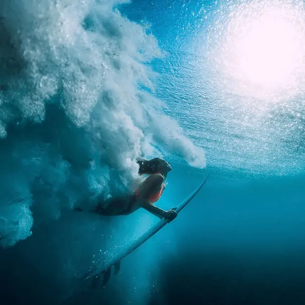 PureTheta - ThetaHealing® - Grabe tiefer - Frau unter Wasser